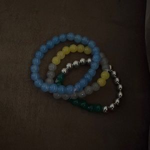 I’m selling braclets